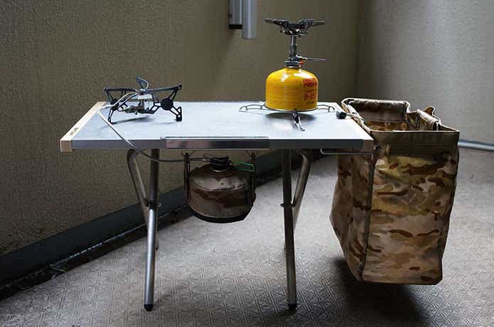 焚き火のお供にはやっぱり「焚き火テーブル」！“オレ流”演出テク7