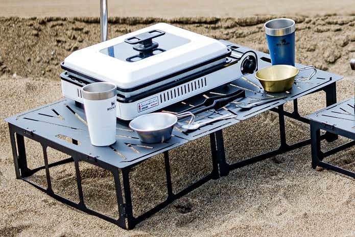 秒”で組み立て完了！ビヨ〜ンと脚が展開するテーブルが「ネイチャー