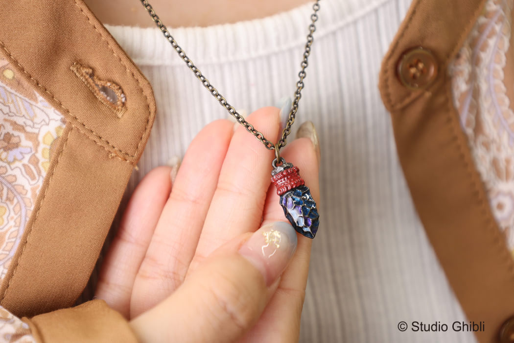玉の小刀のネックレスも！『もののけ姫』色に染まるアクセサリー