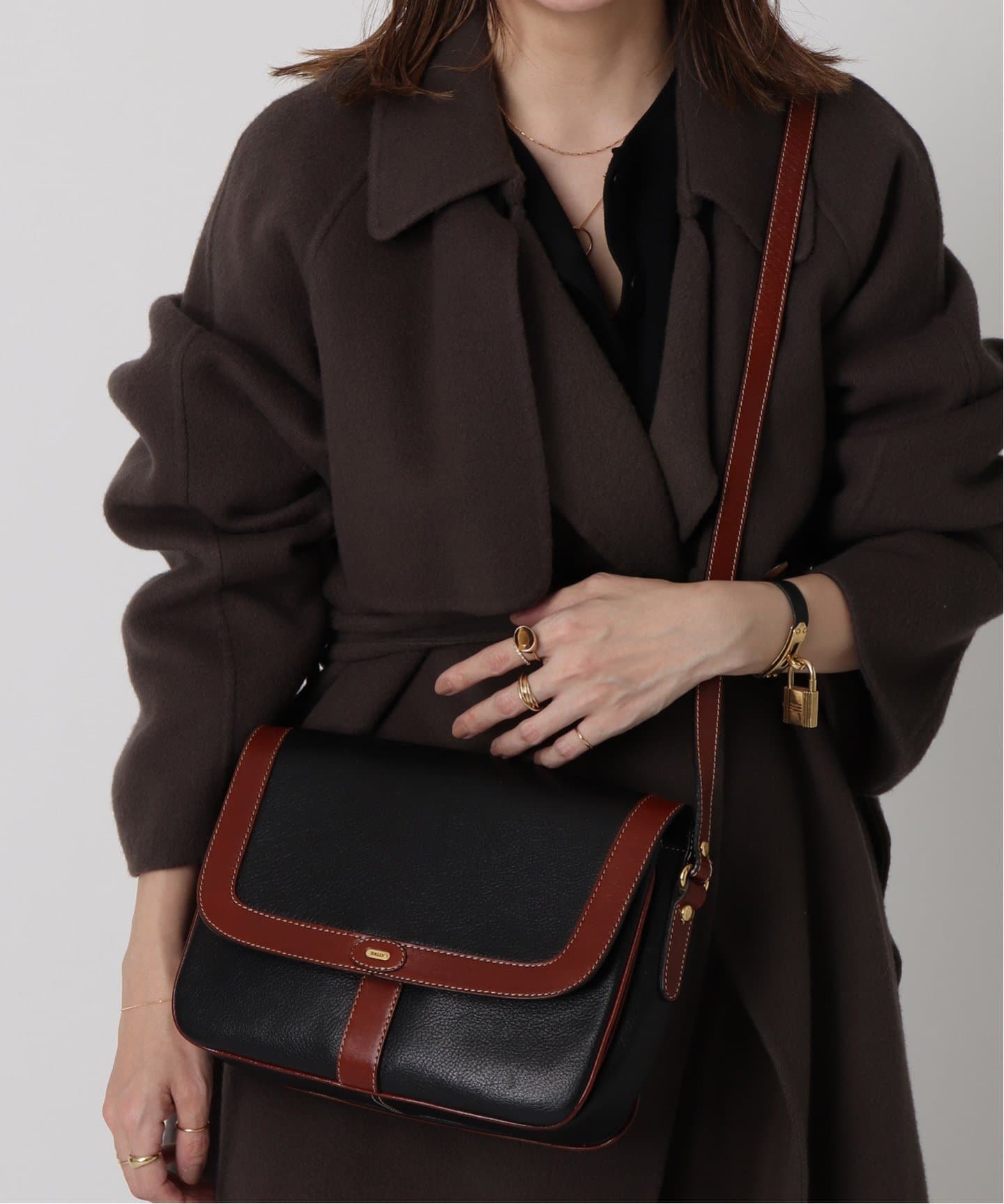 しらたま美品:定番BALLY ショルダーバッグ ダークブラウン