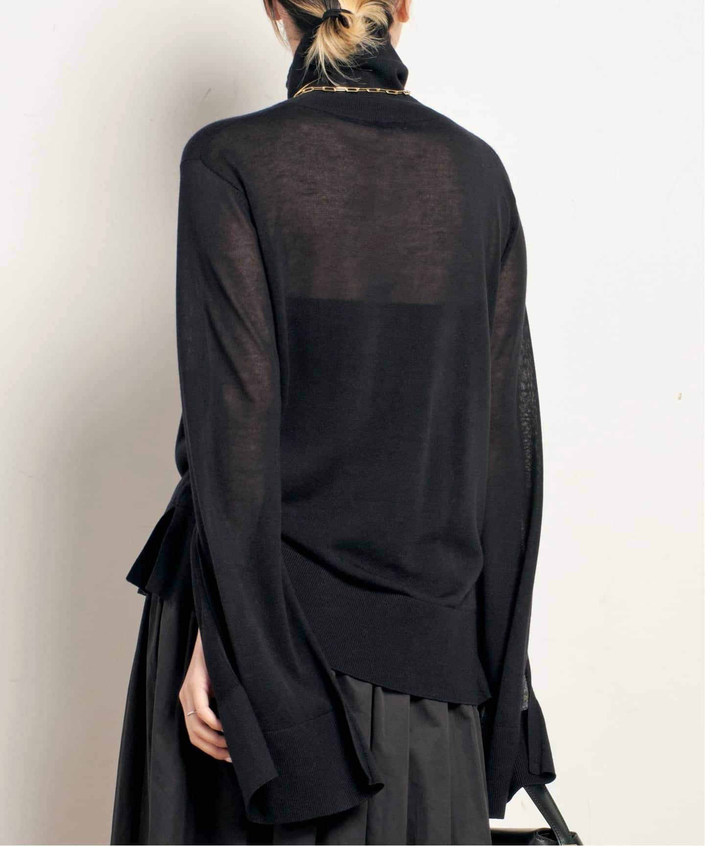 TOTEME/トーテム】SLIT SLEEVE TURTLENECK（ニット／セーター）｜AP
