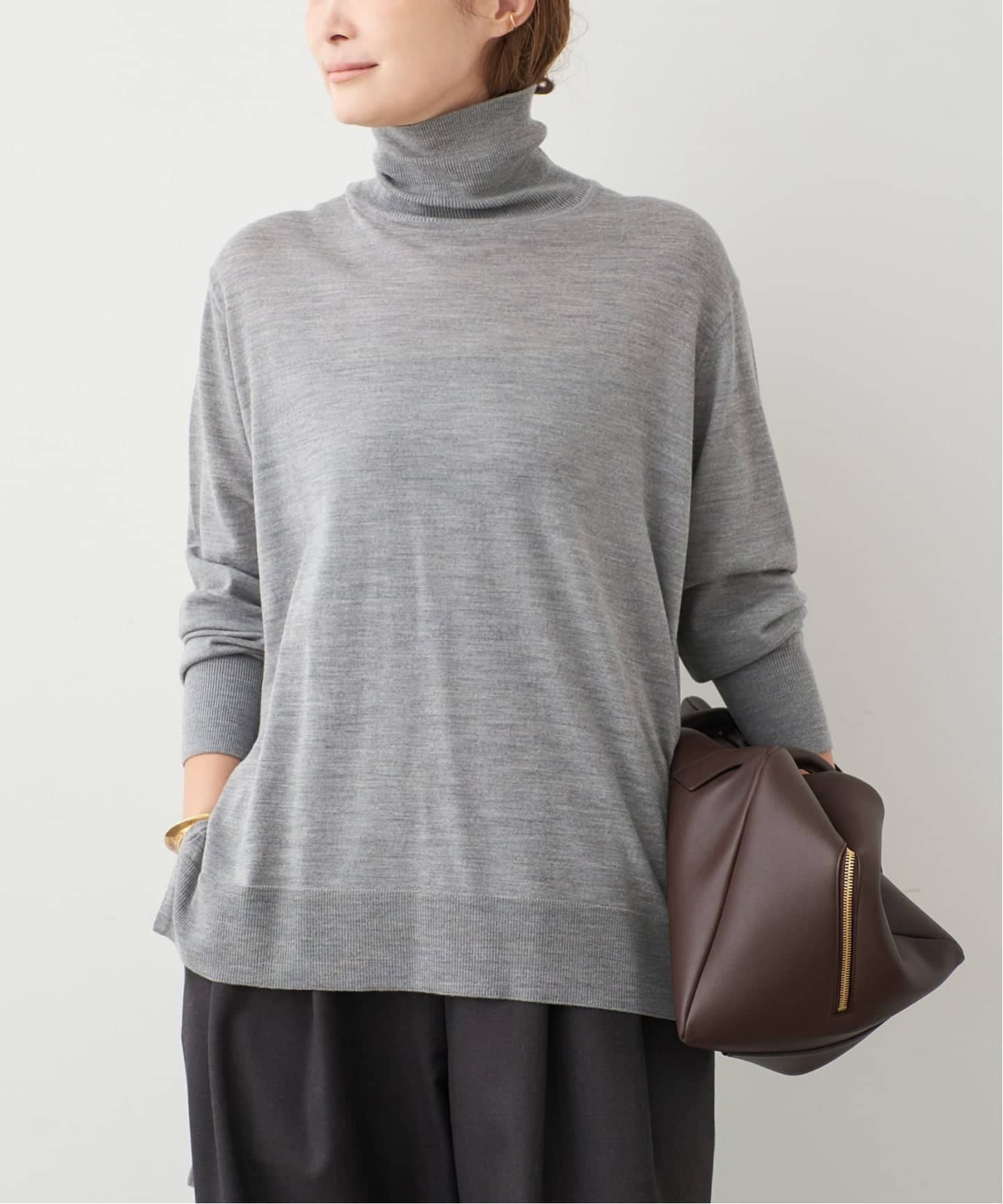 MILLENNIUM タートルネック スリット プルオーバー（ニット／セーター