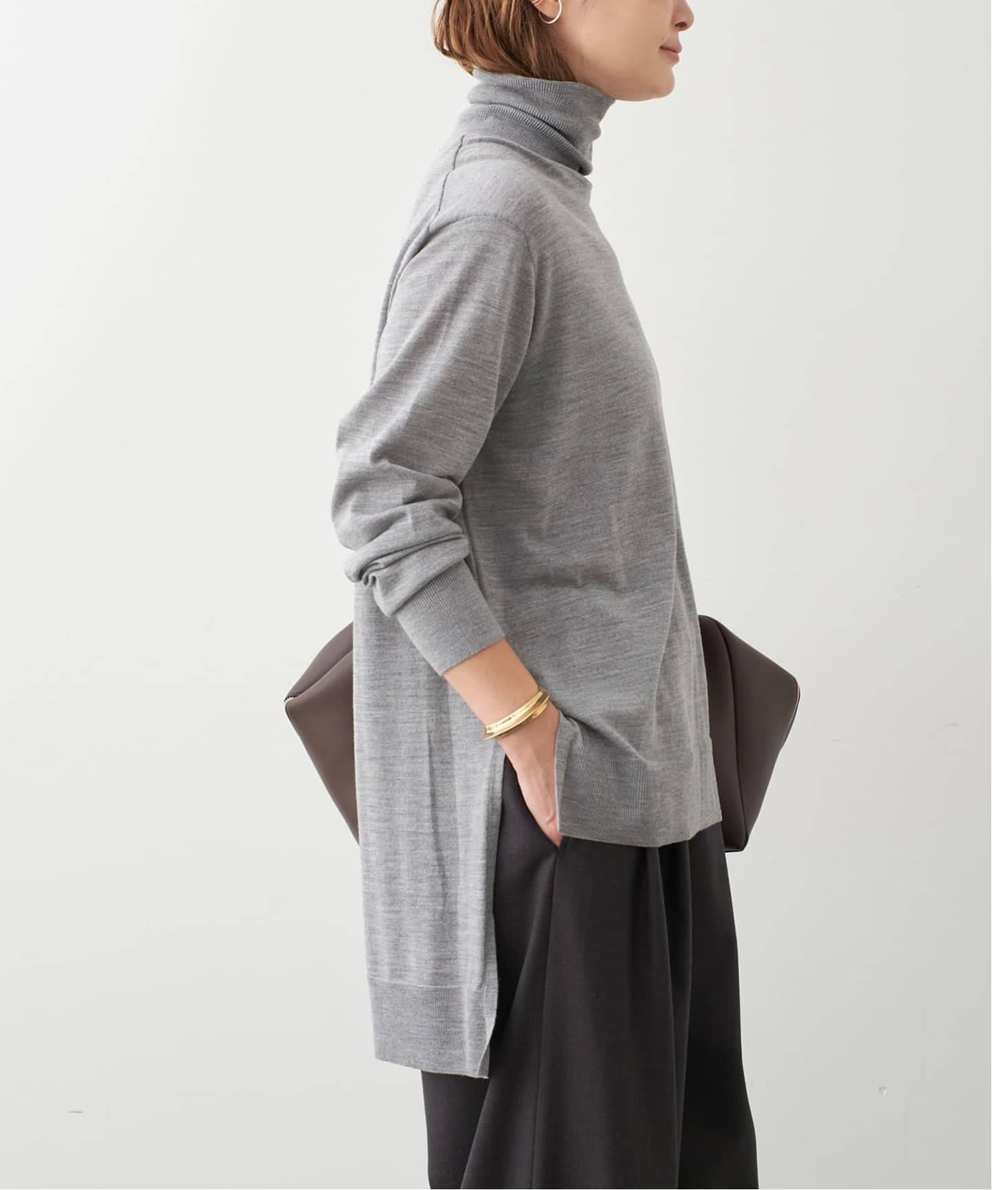 MILLENNIUM タートルネック スリット プルオーバー（ニット／セーター