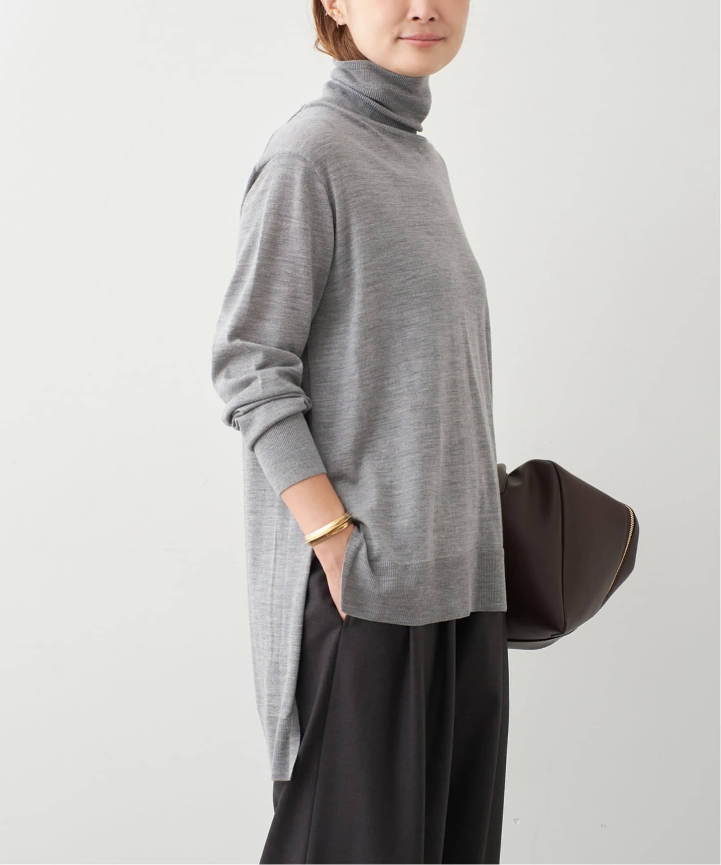 MILLENNIUM タートルネック スリット プルオーバー（ニット／セーター