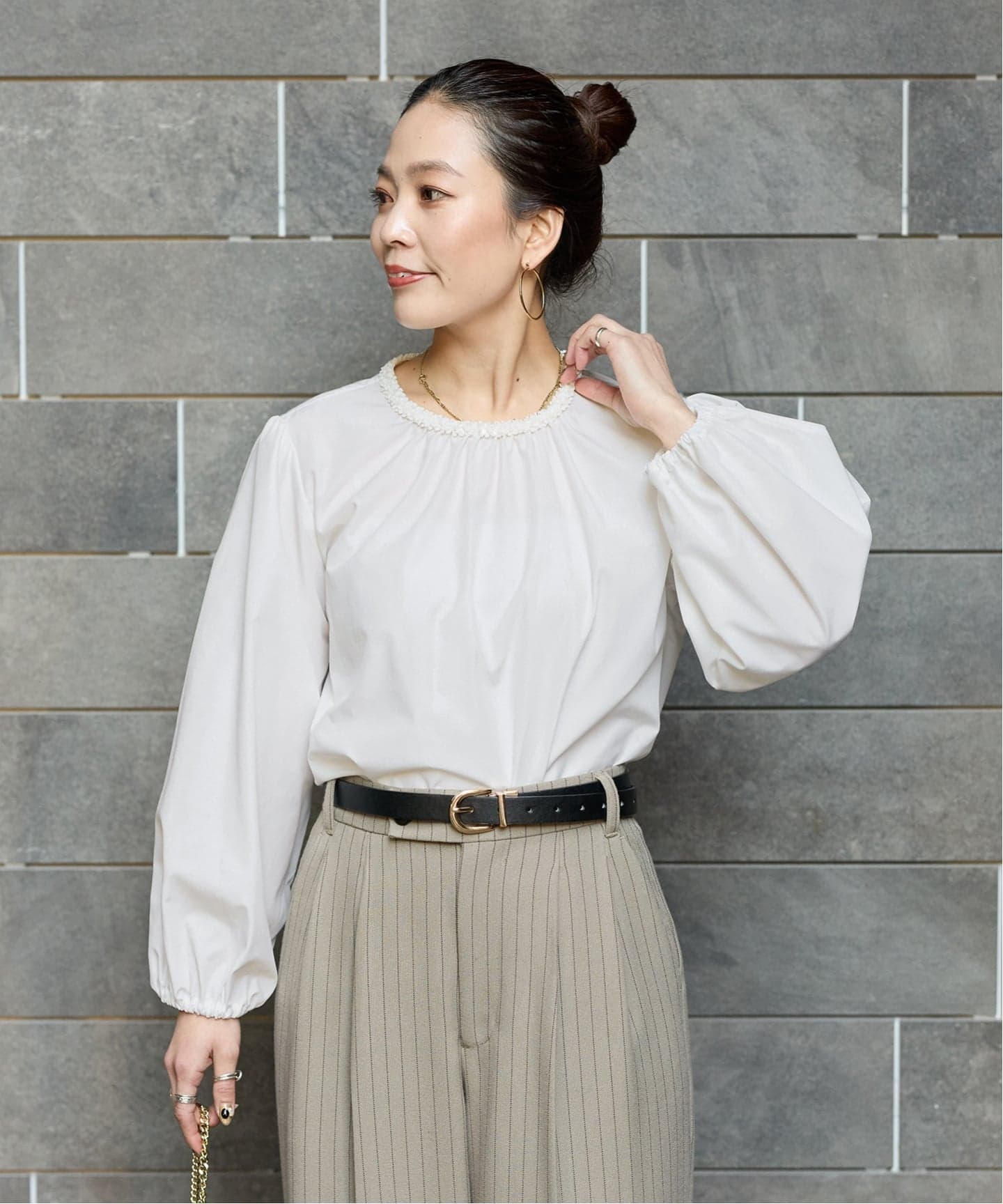 手洗い可 / デザインネックパフスリーブブラウス（シャツ／ブラウス