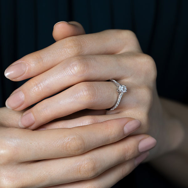 PT950 プレイズ オーバルカット ダイヤモンド エタニティタイプ リング