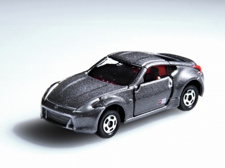 日産が「フェアレディ Z」ミニカー1万人プレゼント-40周年記念