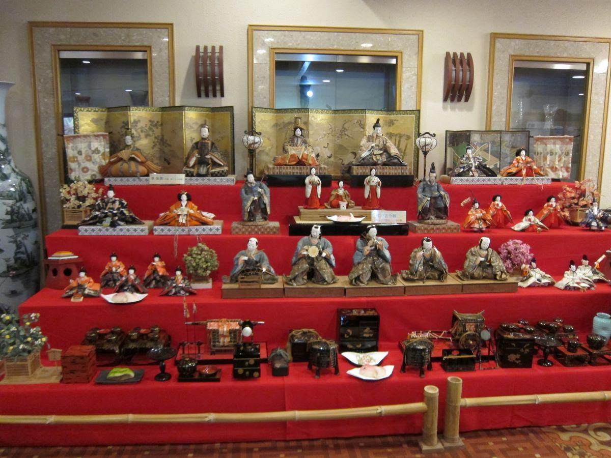 八戸パークホテルで江戸時代のひな人形「江戸古今雛」展示 3組33体