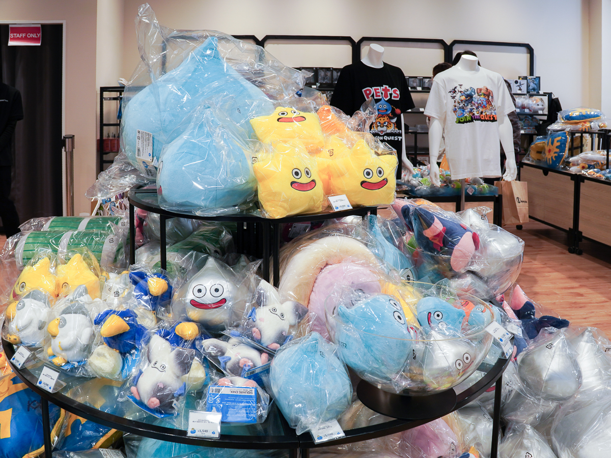 スクウェア・エニックス作品のグッズをそろえる「ドラゴンクエスト