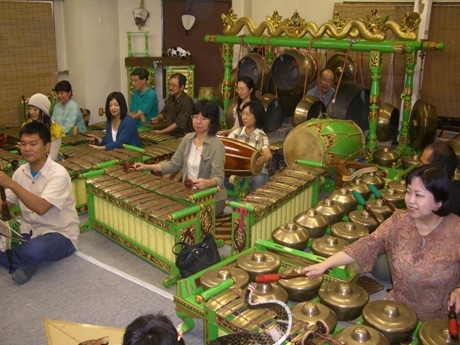 ジャワ伝統の楽器「ガムラン」を楽しむ会－浜松町のスタジオで開催