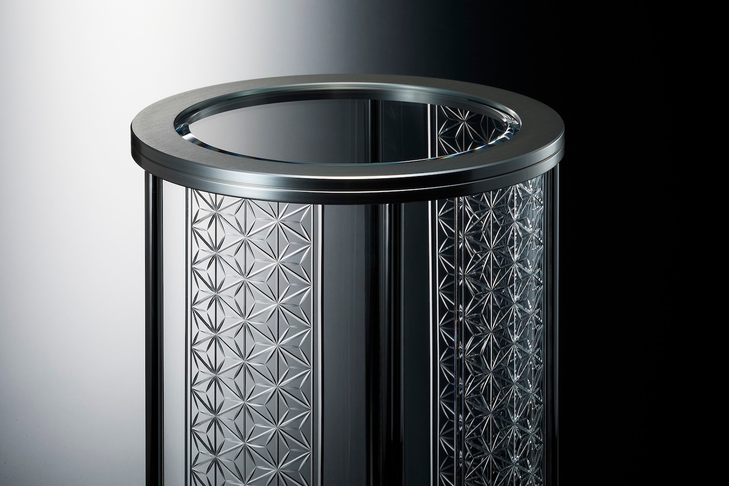 伝統技術が詰まったデコールセイコーの新作「置時計 江戸切子