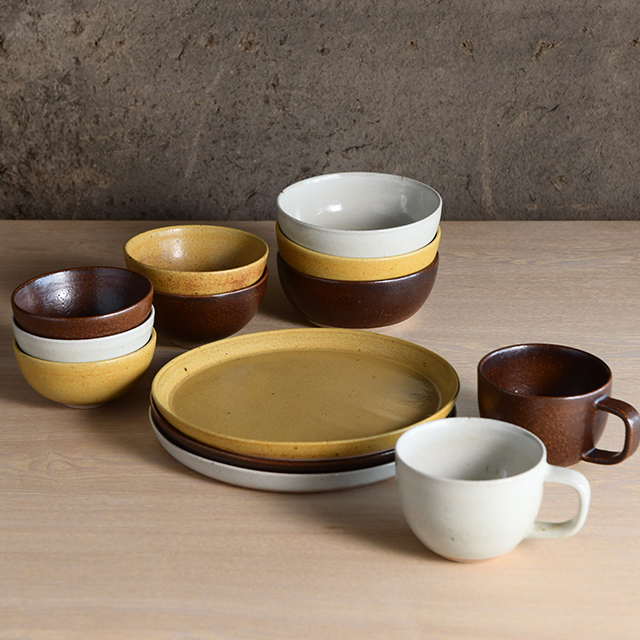 信楽焼の平皿｜食卓の道具｜中川政七商店 公式サイト