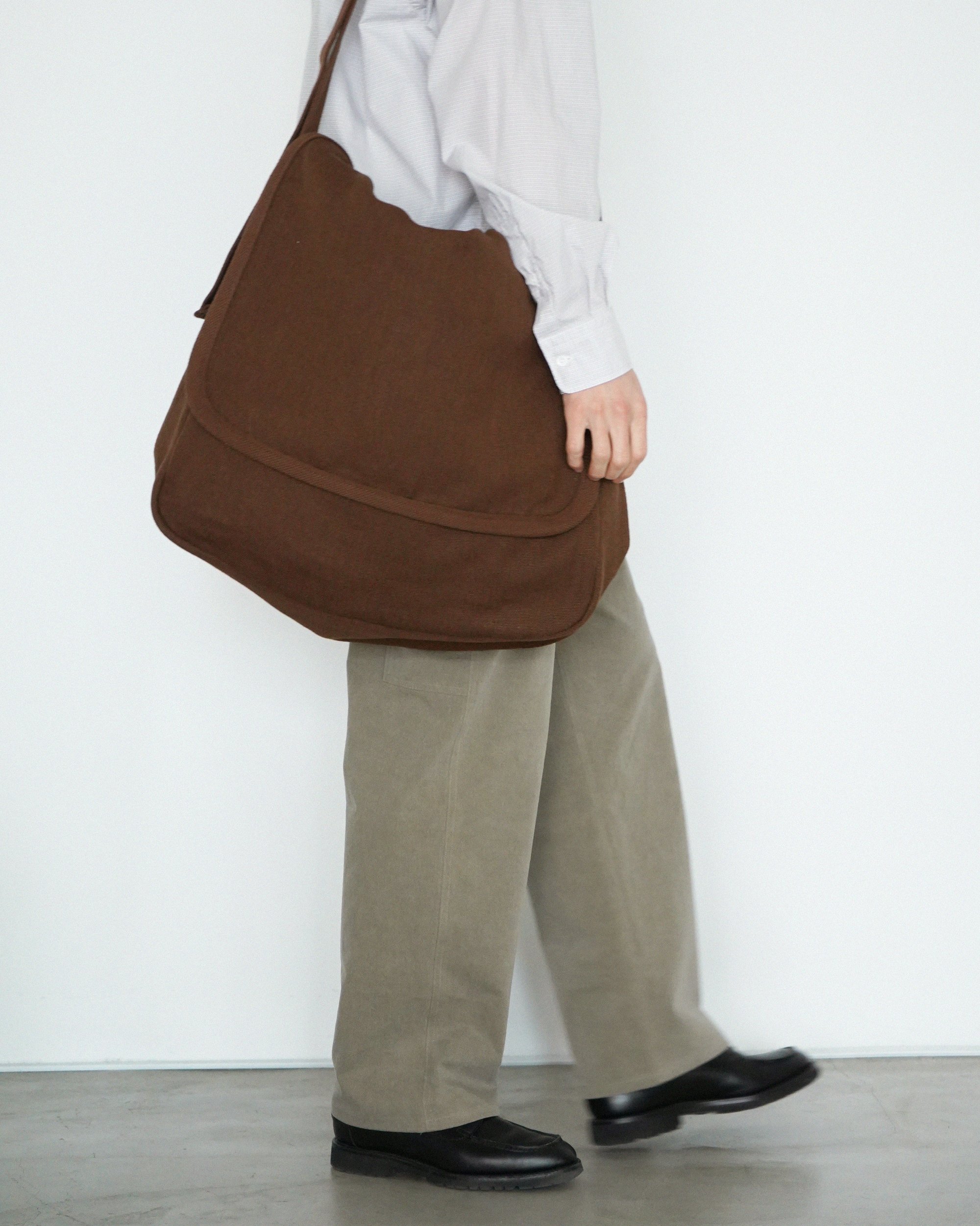 COMOLI ヘンプダック ショルダーバッグ — TF Blog