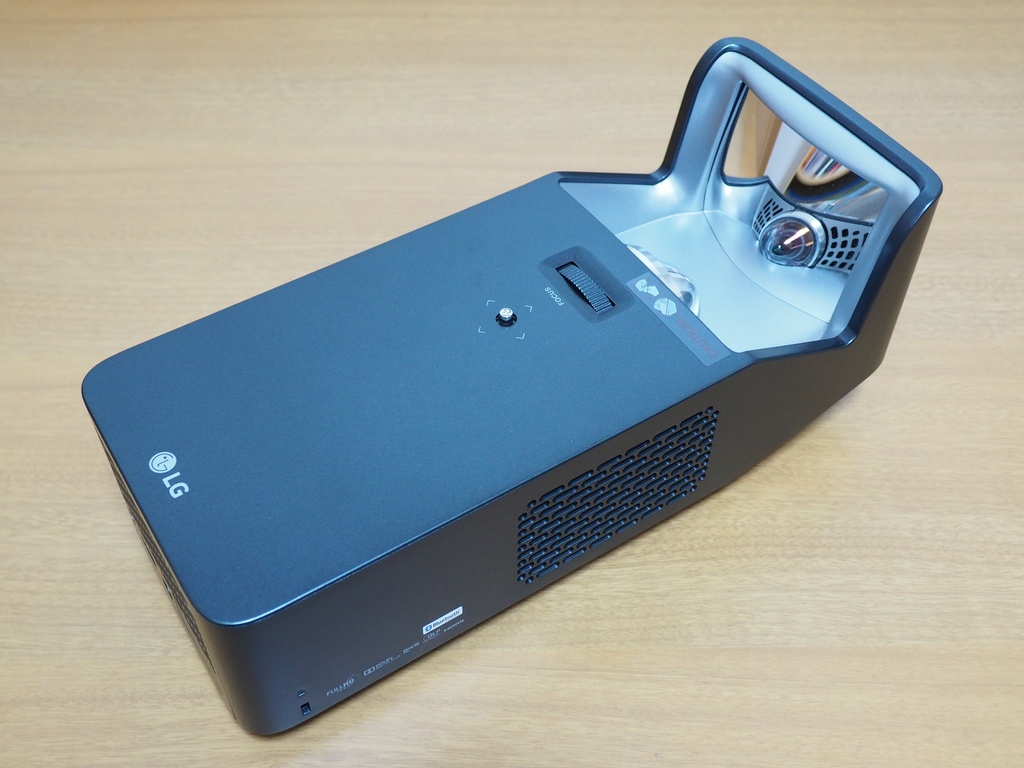 PC-Webzine - 11cmの距離から投影できる超短焦点LEDプロジェクター