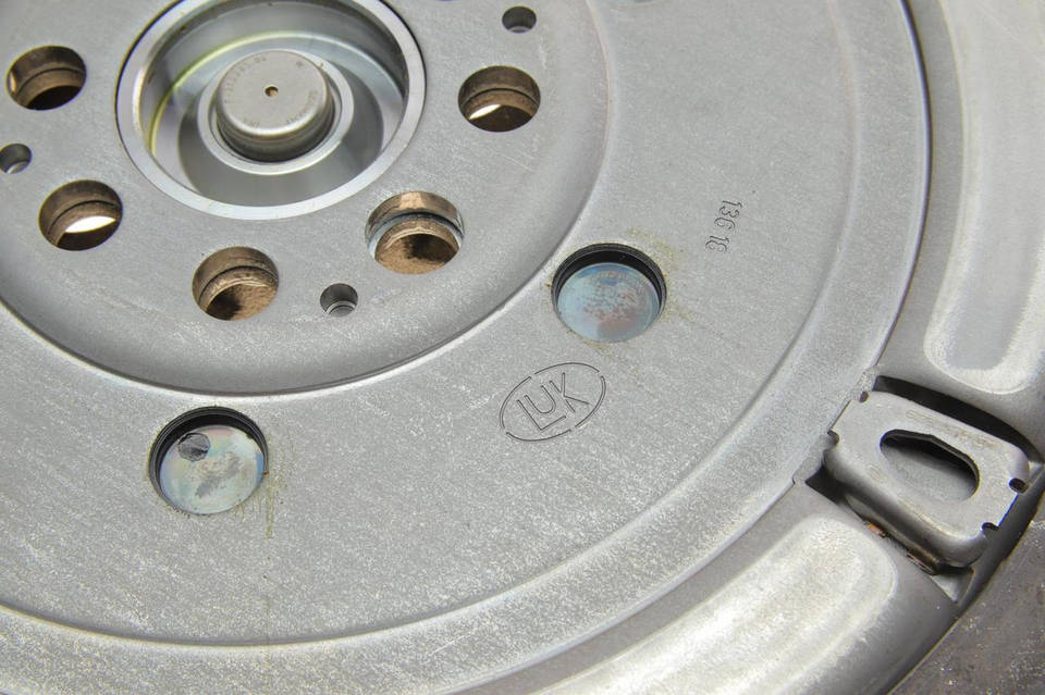 Маховик BMW 5 (E60) X5 (E53) 03-09 M57 D30 демпфер сцепления (LuK