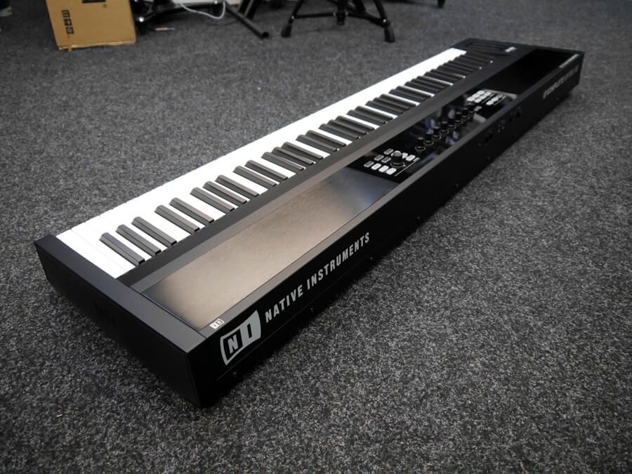 Native instruments komplete kontrol s88 mk1 - artssery
