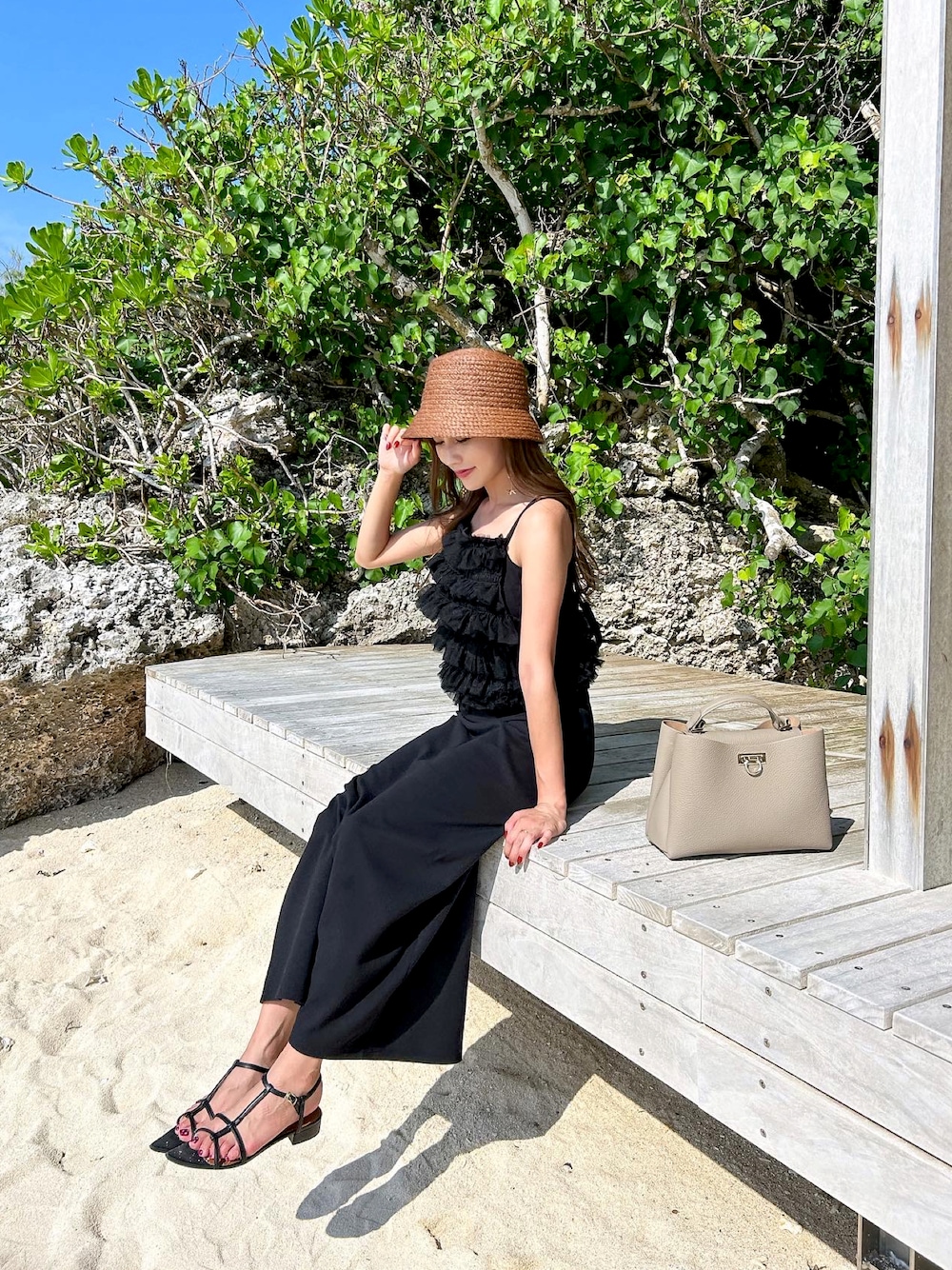 LILY BROWN（リリーブラウン）の「チュールラッフルフリルトップス