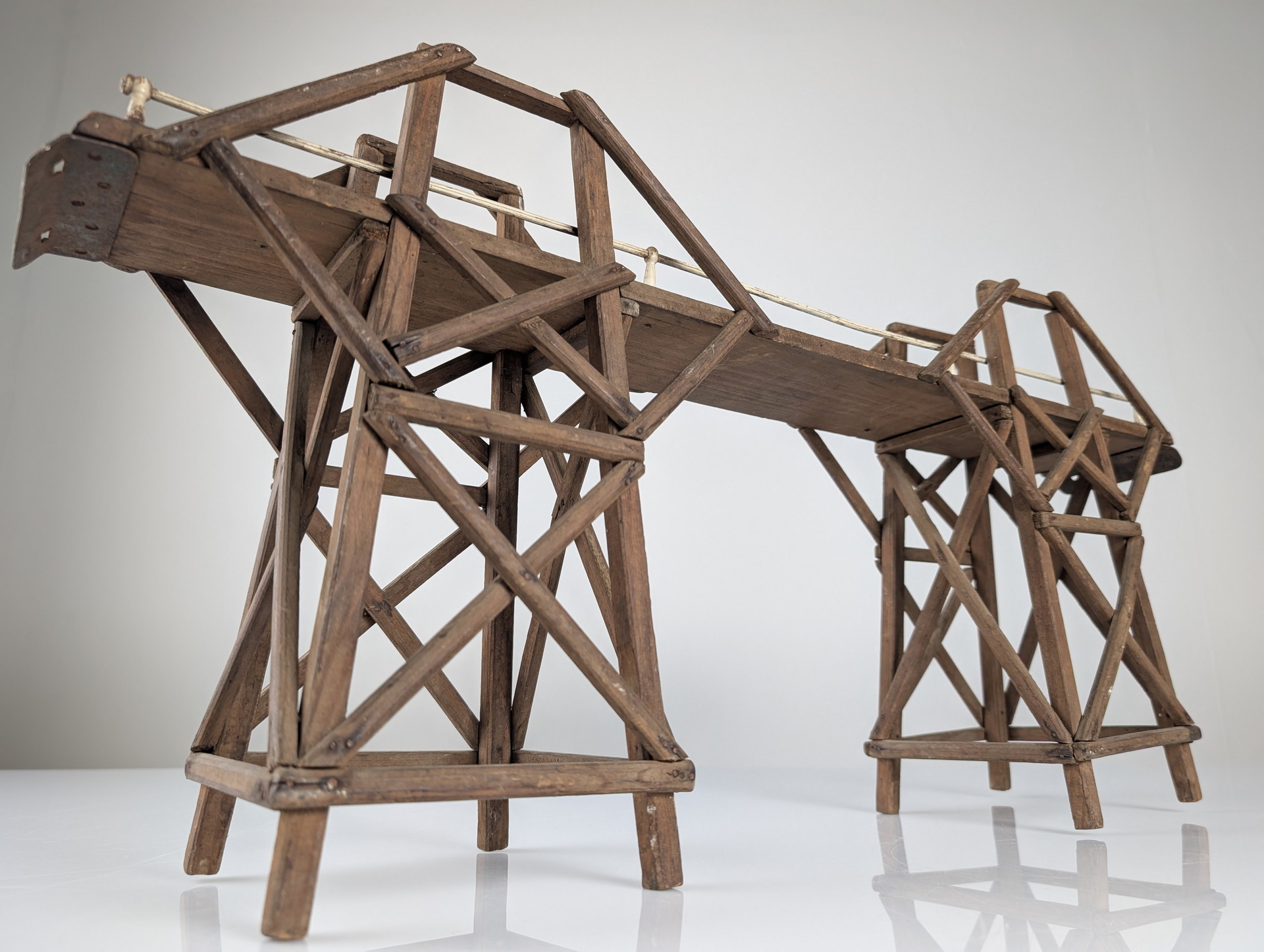 Brücke am Kwai Modell aus Holz und Eisen, 1950er Jahre | €800