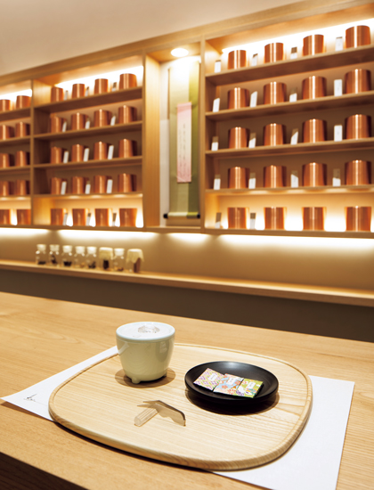 上質な香を味わう。440年の歴史を誇る香の老舗で香道体験はいかがですか？