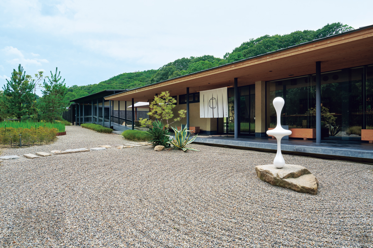 豊かな自然の中で日本の現代アーティスト作品を楽しむ、香川県「直島