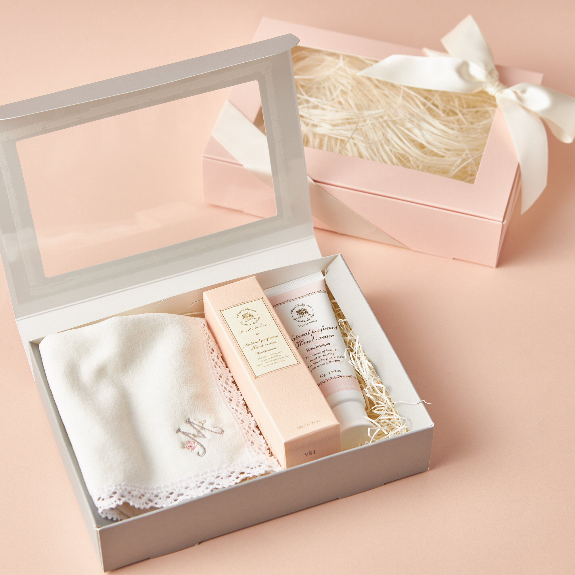 ギフトBOX入】ハンドクリームとイニシャルハンカチ | TANP（タンプ