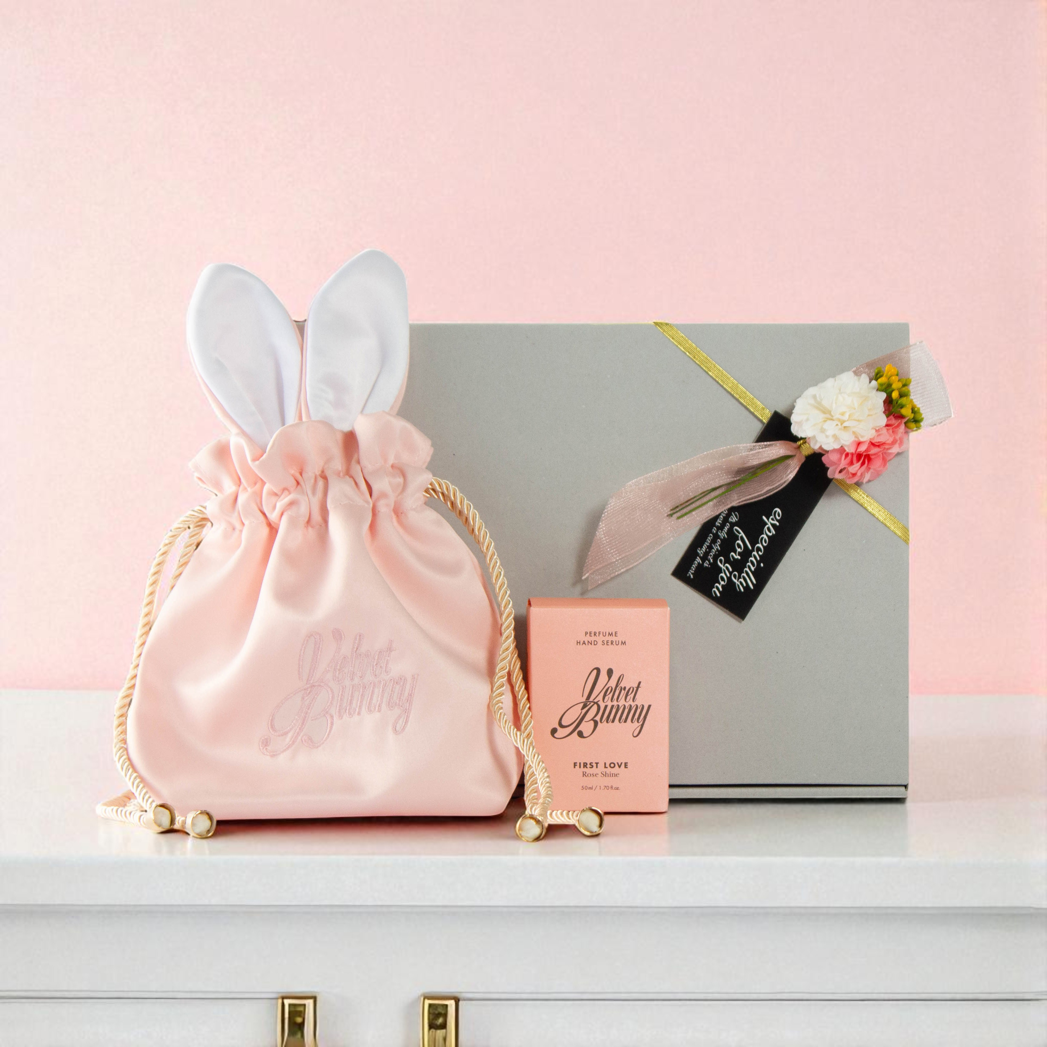 お友達が色を選べる/BOX付】バニーポーチ＆ハンドクリームセット