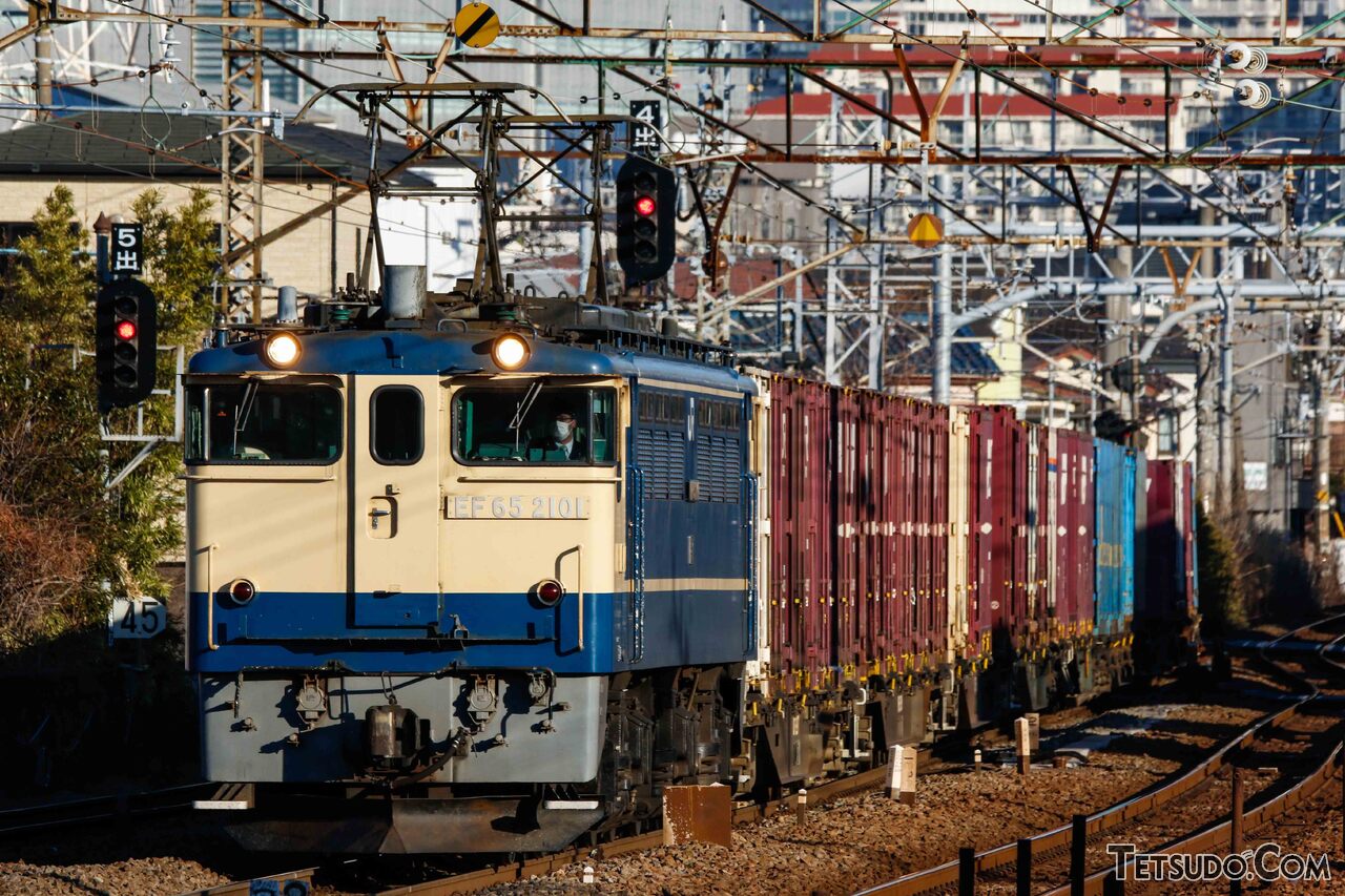 今後は「臨時運用主体」に？ 半世紀以上走り続けた電気機関車の