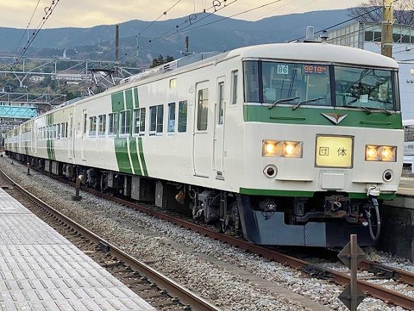 185系 品川～沼津間（ツアー）（2024年7月27日） - 鉄道コム