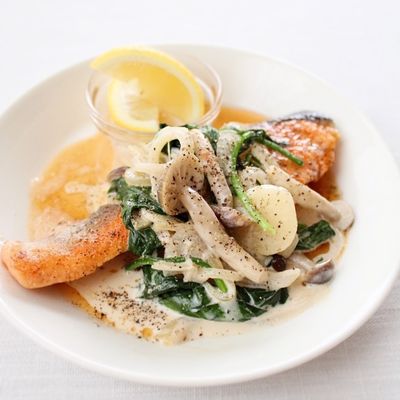 簡単に【鮭のムニエル（キノコクリーム）】 by mieuxkanon