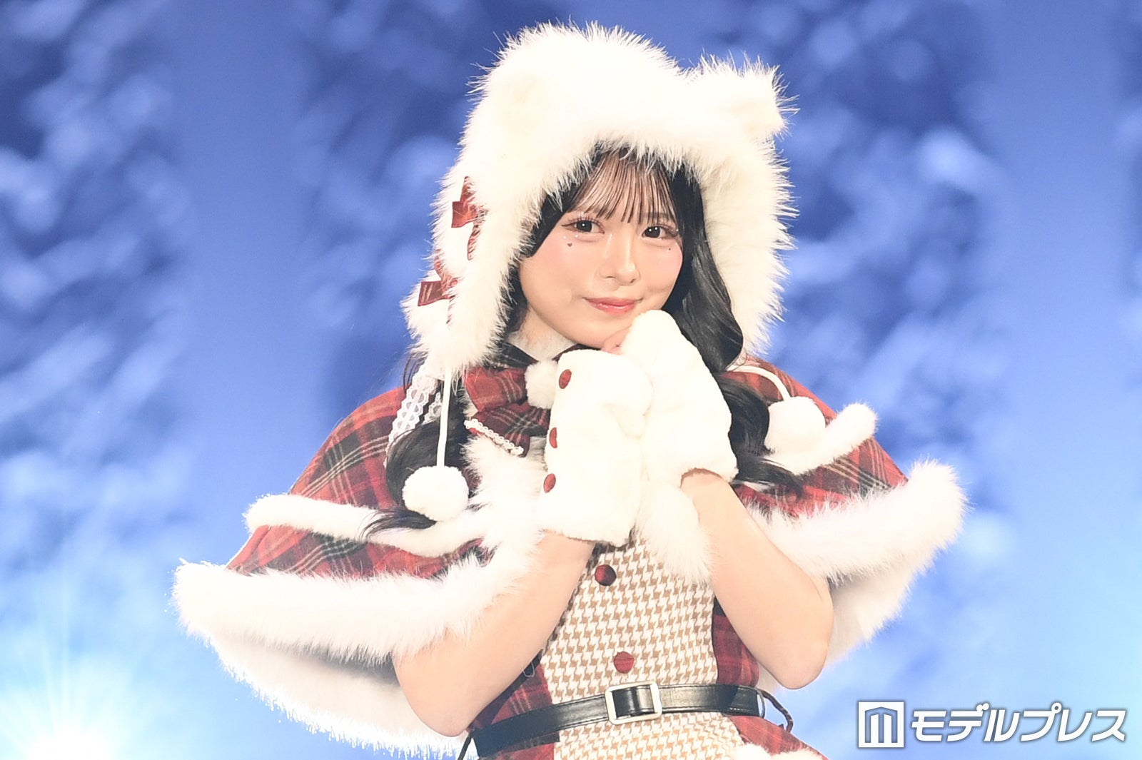 iLiFE!心花りり、耳付き帽子×サンタ風ミニワンピで観客魅了 投げキスに