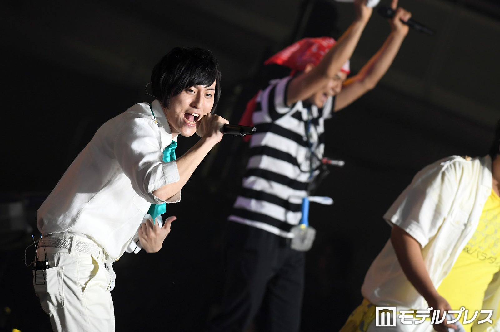 7人組YouTuber“フィッシャーズ”、美声響かす タオル回して会場を一体に