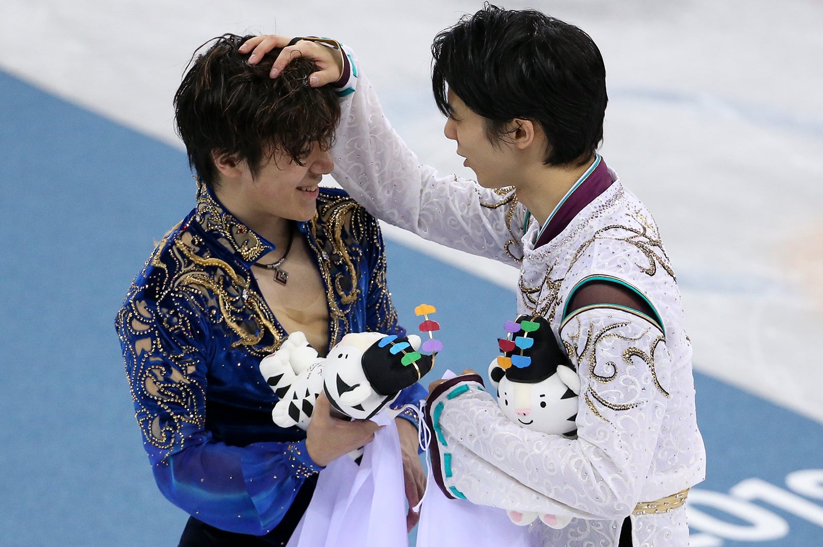 羽生結弦、宇野昌磨へ“頭なでなで”の舞台裏語る「弟というよりワンコ
