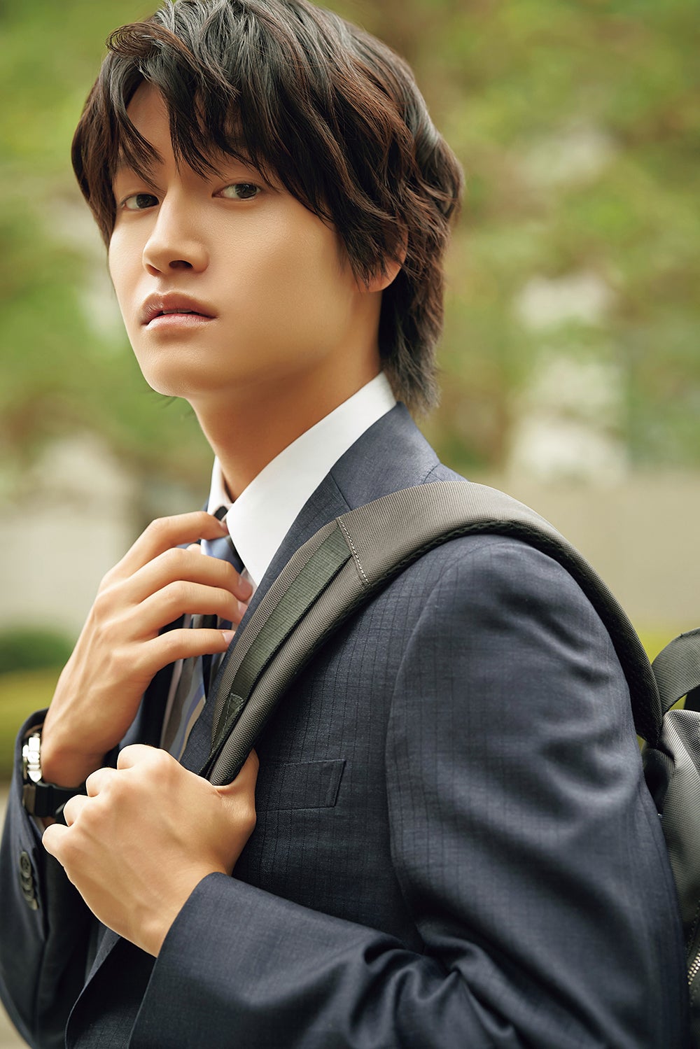 Aぇ! group佐野晶哉、スーツ姿で年下ビジネスマン役熱演「Oggi」ソロ初