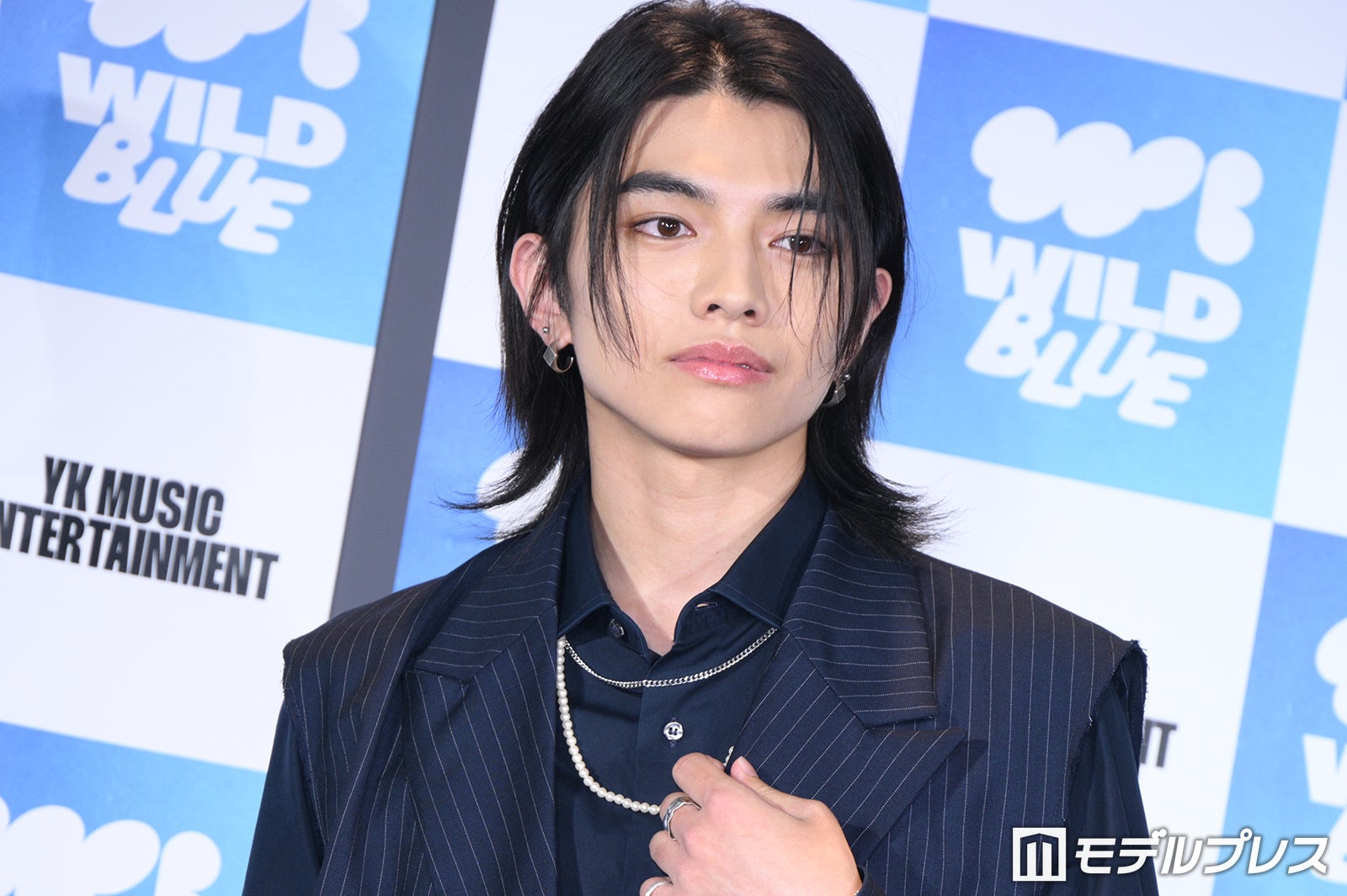 WILD BLUE宮武颯、海辺での上裸ショットにファン悶絶「反則」「色気