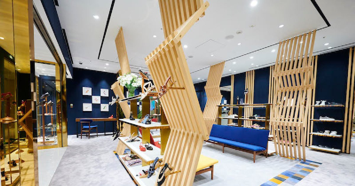 パーティシーンにも活躍！ 【マノロ ブラニク】 ギンザ シックス店が