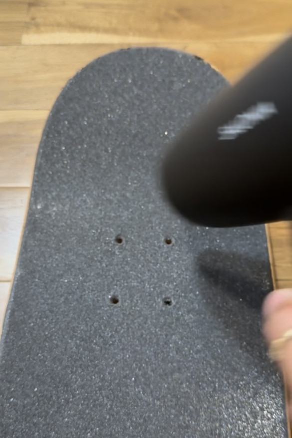 スケボーデッキテープ貼り替え！