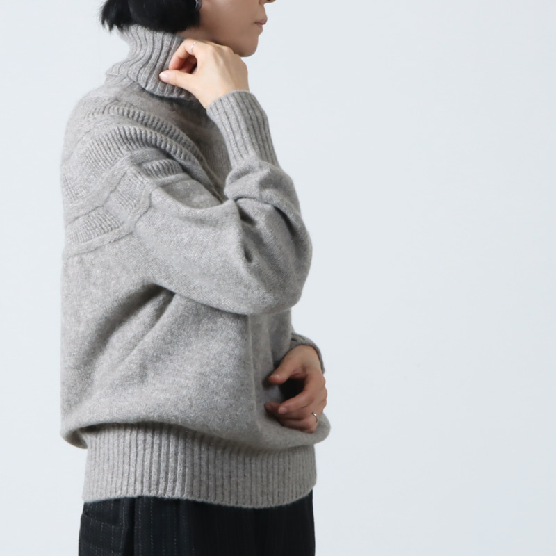 FACTORY (ファクトリー) ヤク レース柄オフタートルセーター