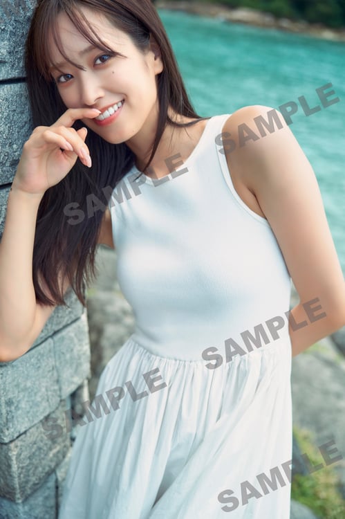 日向坂46佐々木久美が写真集発売を記念して生配信、未掲載カット使用の