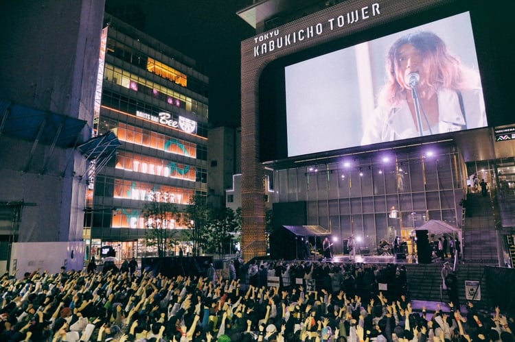 a flood of circleが誕生の地・新宿に凱旋、歌舞伎町に轟かせた渾身の