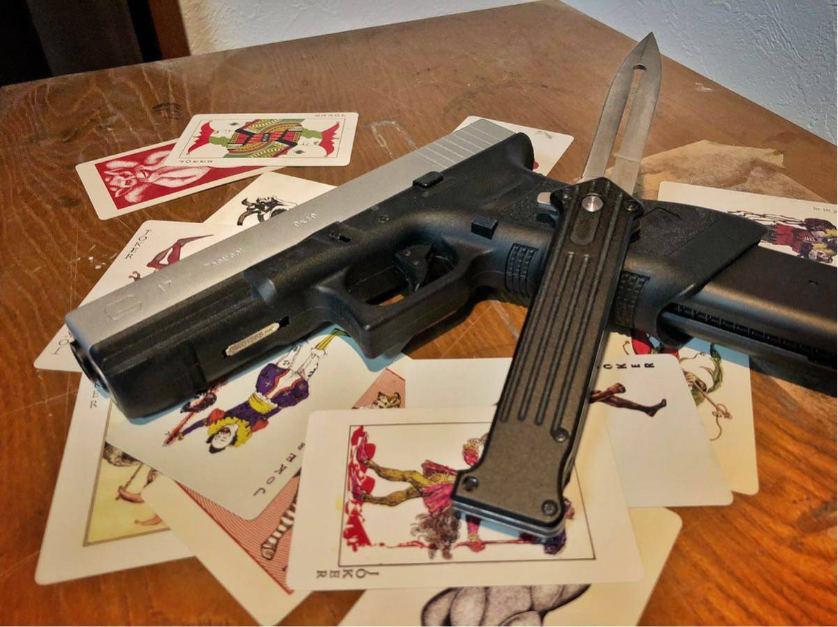 グロック17&ナイフ ヒースジョーカーカスタム】ハーフメタル