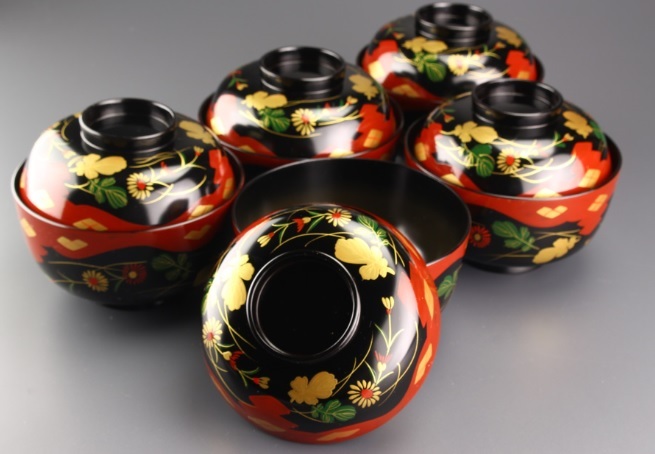 魅力的な価格 デッドストック！上質黒漆に極上薬玉蒔絵の映えるお椀2点