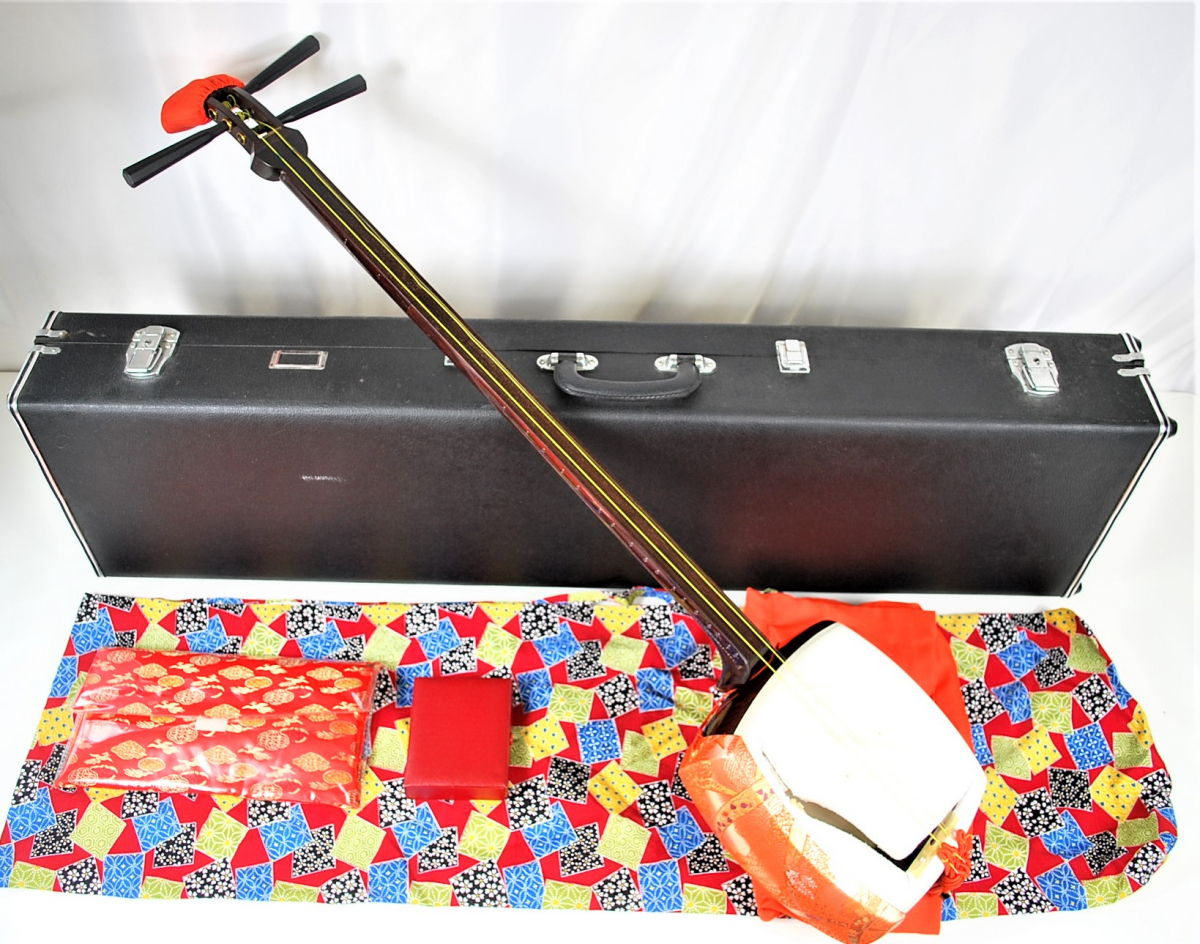 06KIN 【入門セット】【美品】【芳】 三味線 丸内胴 紅木 中棹 ハード