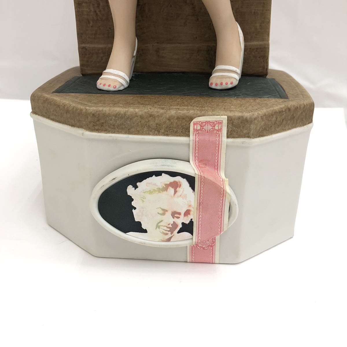 新品】【未開栓】☆マリリンモンロー 7年目の浮気 陶器ボトル☆ 750ml