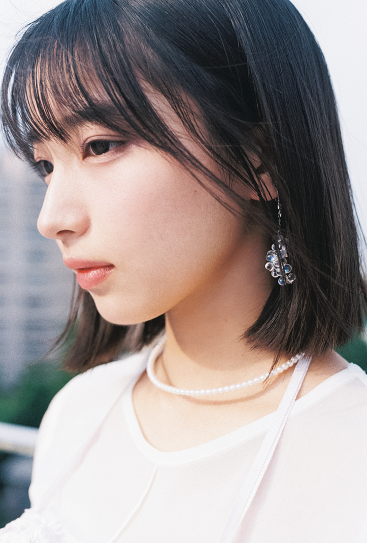 日向坂46五期生曲のセンター・大野愛実が先輩から学んだこと「人間力を