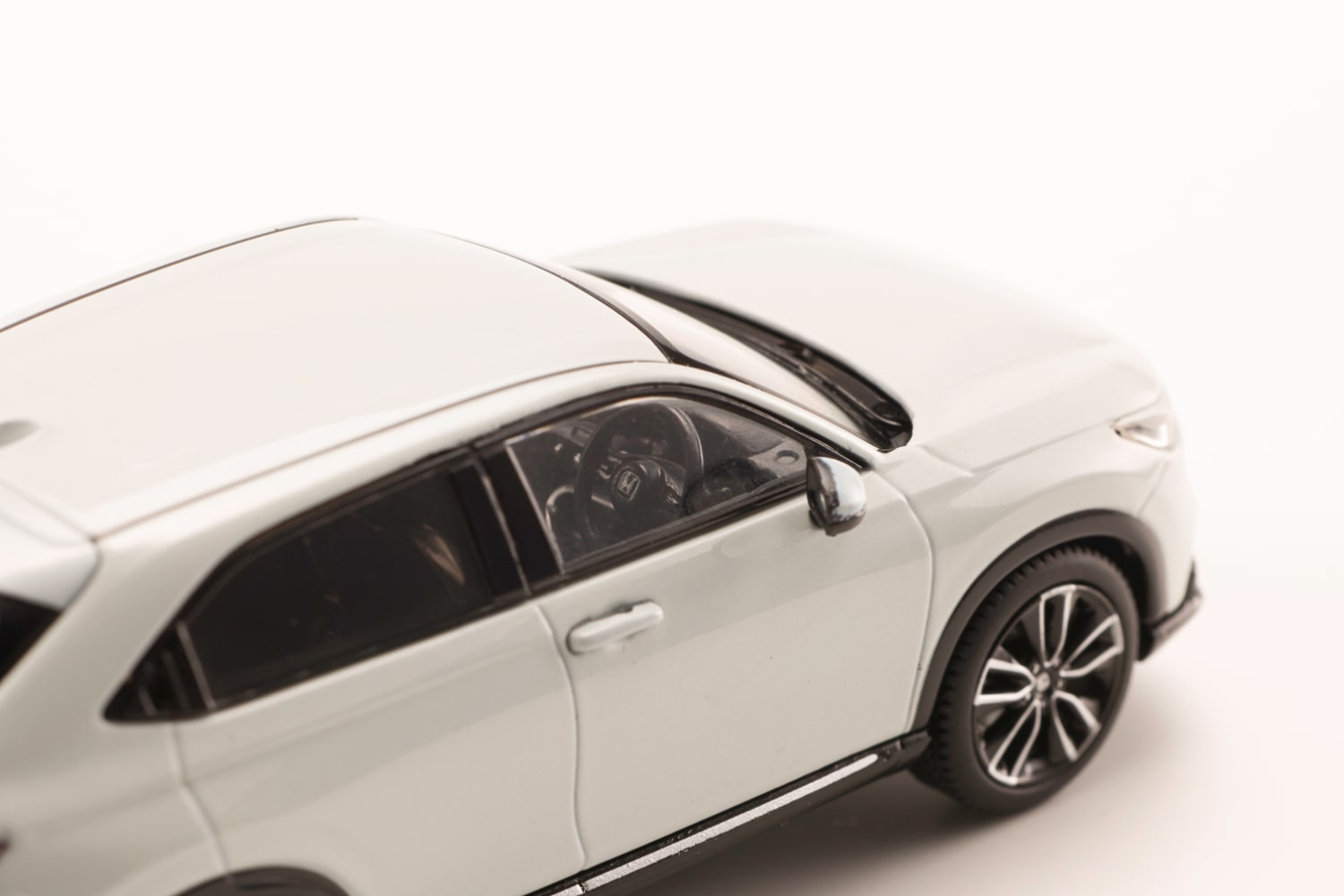 ホビージャパン 新型ホンダ・ヴェゼルのダイキャスト製1/43スケール