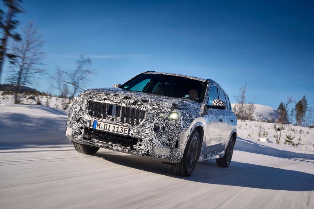 BMW 新型EV「iX1」 雪上/氷上テストを完了 | 中古車なら【グーネット】