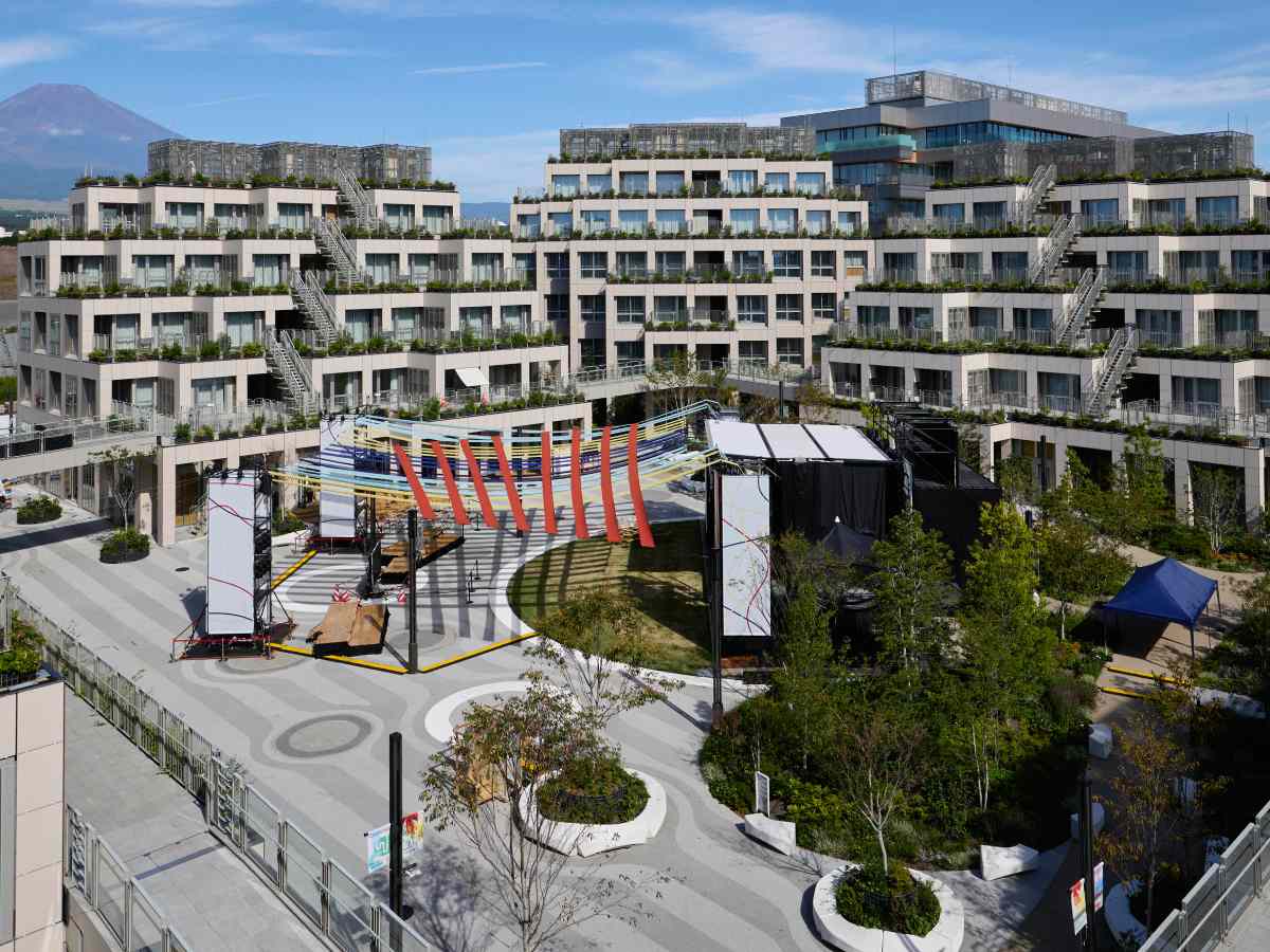 トヨタ「ウーブン・シティ」ついに始動。約300人が暮らし、新技術の