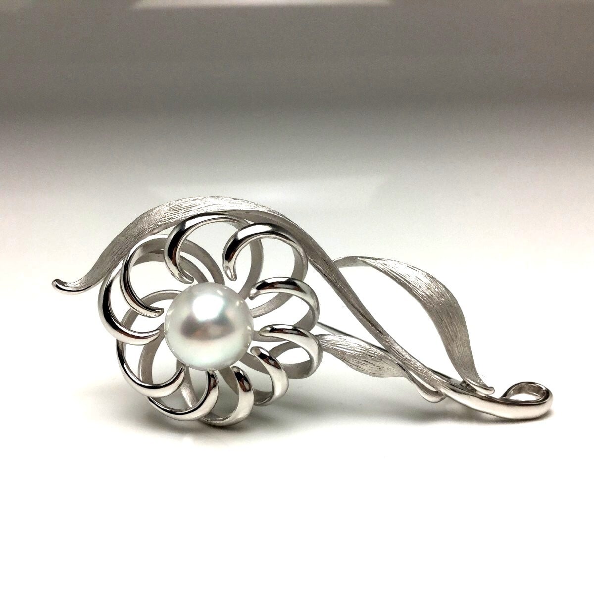 真珠 ブローチ パール 白蝶真珠 11.8mm ホワイト シルバー 植物