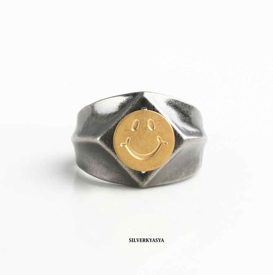 ステンレス素材 燻仕上げ ニコちゃんリング シルバー 色 ステンレス