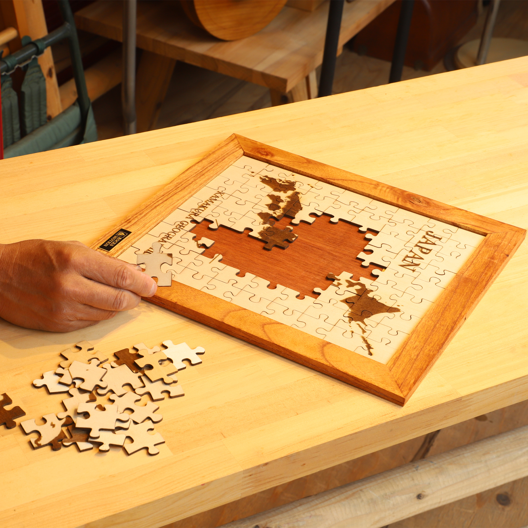 作って楽しい、飾って楽しい オリジナル木製ジグソーパズル【ロックス